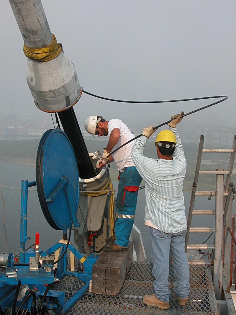 K12_17_jul_21_threading_cable.jpg